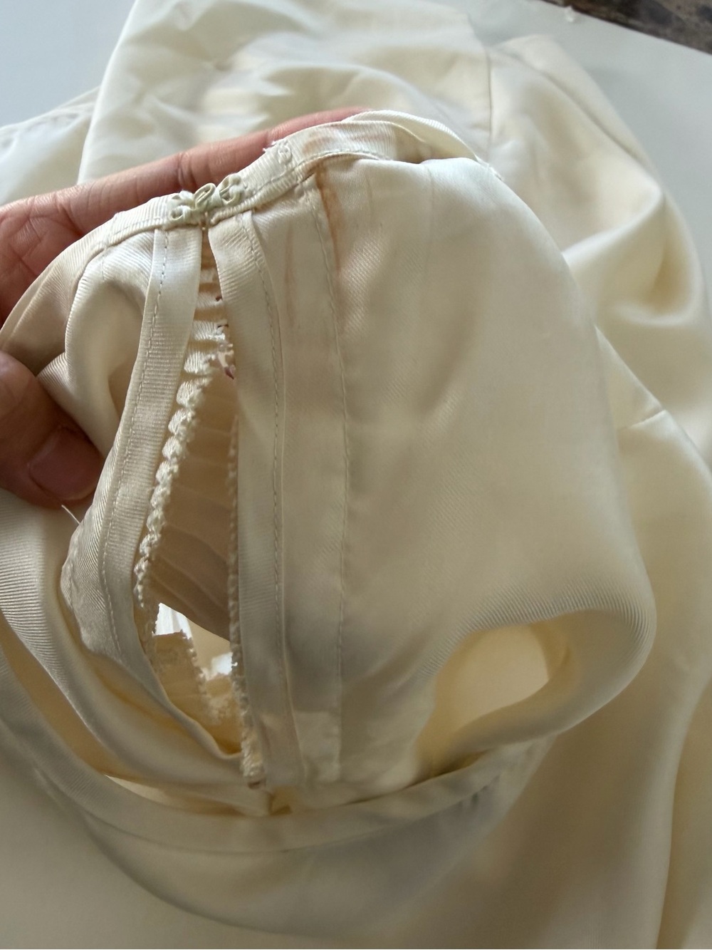 J.Crew 100% Silk Ruffle V-Neck Blouse Cream Tank Size 4. - Picture 14 of 14
